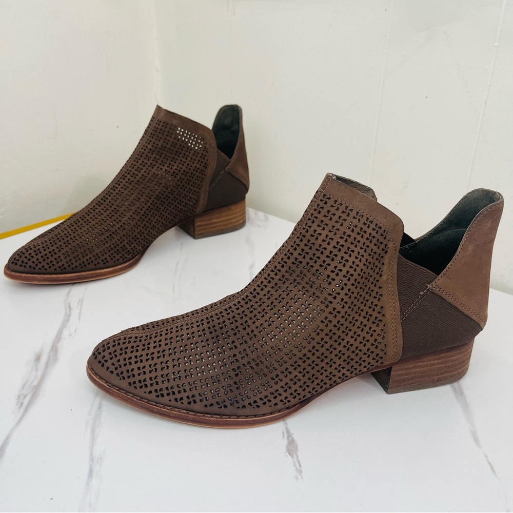 Vince Camuto Vince Camuto Laser Cut Perforated Ankle Boots Brown Leather Sz 9.5M
